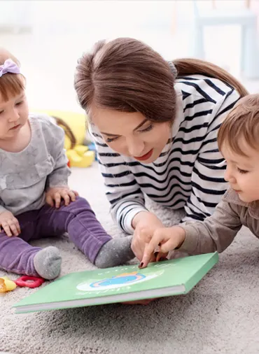 LES MÉTIERS DE LA PETITE ENFANCE